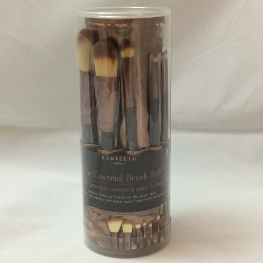 Danielle essential brush roll New